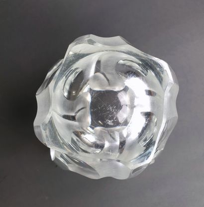 null LALIQUE France.

Vase modèle "Ingrid" en cristal partiellement satiné à décor...