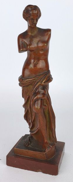 null Venus de Milo.

Statuette en bronze à patine médaille.

XIXème siècle.

H_15,5...