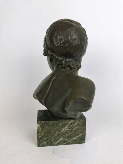 null Constant ROUX (1865-1929).

Buste d'Achille enfant.

Bronze à patine brune,...