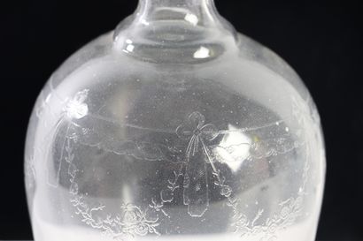 null Partie de service de verres en cristal gravé à décor de guirlandes, comprenant...