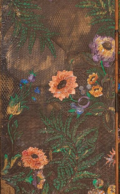 null Paravent en cuir gaufré et peint, à décor floral.

Style de Cordoue.

Vers 1880.

H_180...