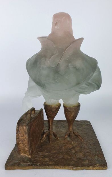 null Gilles de KERVERSAU (né en 1949) sculpteur, et DAUM verrier.

Pigeon voyageur.

Sculpture....