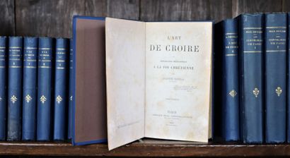 null Ensemble de 32 ouvrages reliées en toile bleu ornée comprenant :

V. Hugo, la...