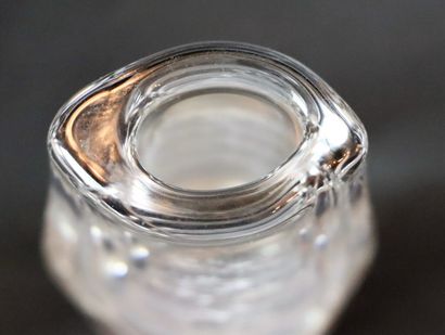 null DAUM France.

Vase en cristal, de forme libre.

H_17,5 cm