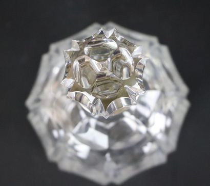null Carafe en cristal, la monture en argent.

H_27,5 cm.

1137,89 grammes, 800°...