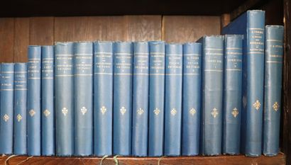 null Ensemble de 32 ouvrages reliées en toile bleu ornée comprenant :

V. Hugo, la...