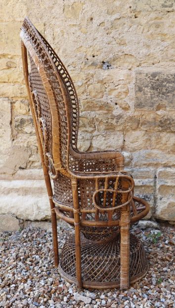 null Paire de fauteuils en rotin et bambou, dits Emmanuelle.

H_142 cm L_89 cm