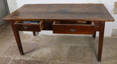 null Table en chêne ouvrant à deux tiroirs en ceinture, pieds gaine.

XIXème siècle.

H_76...