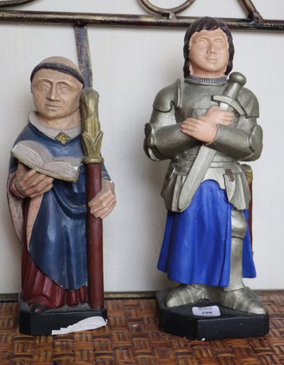 null Ensemble de bibelots comprenant :

Deux statues en plâtre polychrome dont Jeanne...