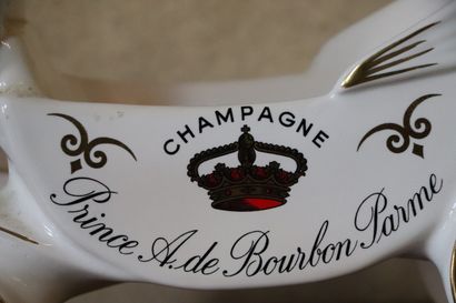 null Important cendrier de comptoir en faïence pour le Champagne de Bourbon-Parme.

L_33...