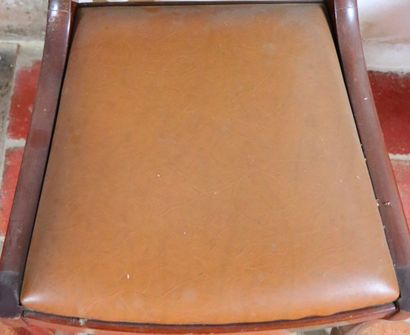 null Suite de quatre chaises en bois teinté de style Restauration.

H_86 cm