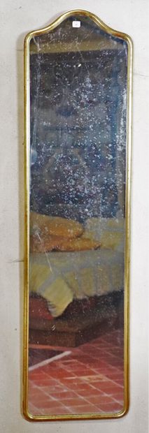 null Miroir d'entre-deux en bois doré.

H_124,5 cm L_33 cm
