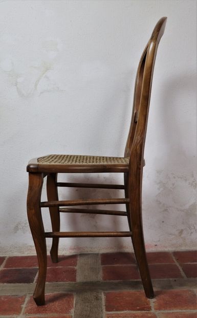 null Suite de huit chaises cannées à dossier cintré

Fin du XIXème siècle

H_89 ...