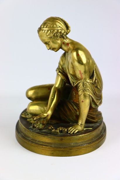 null Jean-Baptiste PIGALLE (1714-1785), d'après.

Naïade jouant aux osselets.

Statue...