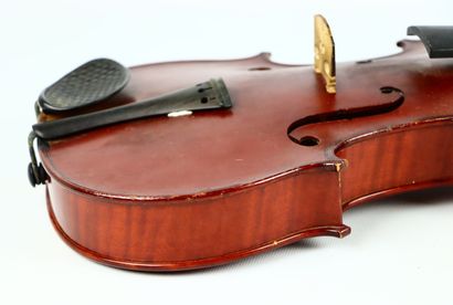 null Violon de Gustave BERNARDEL fait à Paris en 1894, numéroté 1666.

Portant étiquette...