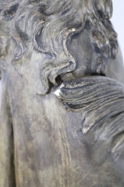 null Grande statue en plâtre patiné représentant Sainte Philomène tenant en sa main...