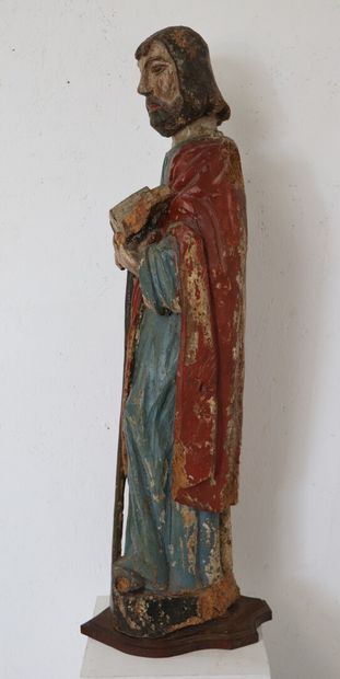 null Grande statue en bois polychrome figurant un saint précheur tenant une canne...