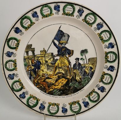 null MONTEREAU.

Assiette en faience fine à décor imprimé polychrome d'une scène...