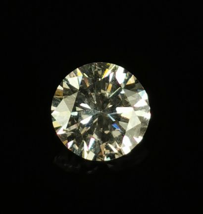 null Diamant sur papier taille ancienne pesant 1.12 carat.

Couleur H, pureté Internally...