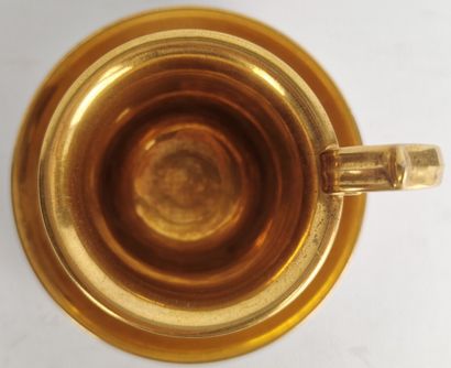 null FURSTENBERG.

Tasse et sa sous-tasse en porcelaine à fond or, à décor dans un...
