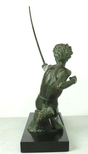 null Max LE VERRIER (1891-1973),

Tireur à l'arc.

Sculpture en régule à patine vert...