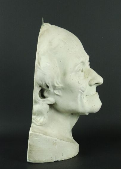 null Buste d'applique de Voltaire en plâtre sculpté.

Fin du XIXème siècle.

H_32,5...