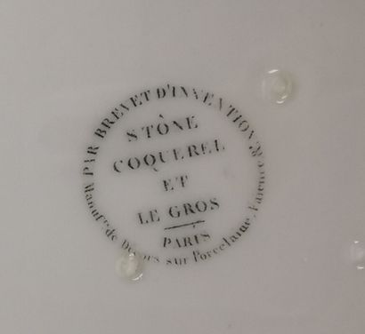 null PARIS, Stone, Coquerel & Le Gros.

Assiette en porcelaine à décor en grisaille...