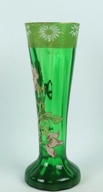 null LEGRAS-MONTJOYE.

Paire de vases en verre vert émaillé de fleurs.

Vers 1900.

H_30,3...