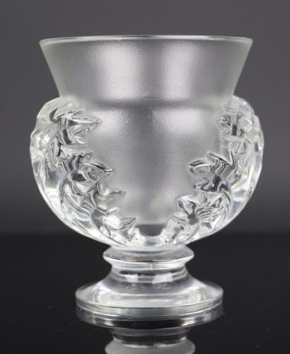 null LALIQUE, France, le modèle de Marc Lalique.

Vase, modèle Saint Cloud.

Epreuve...