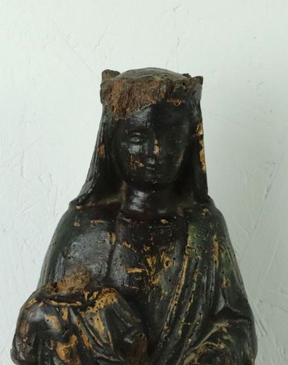 null Vierge à l'enfant en bois sculpté polychrome. 

Epoque XVIIème siècle. 

H_42...