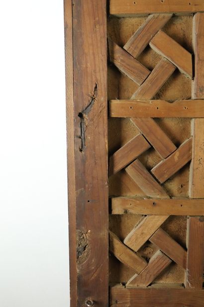 null ORIENT. 

Panneau en bois sculpté à décor parqueté géométrique. 

XIXème siècle.

H_68...