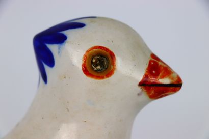 null NEVERS.

Pigeon de faitage en faïence polychrome.

Premier tiers du XIXème siècle.

H_22,5...