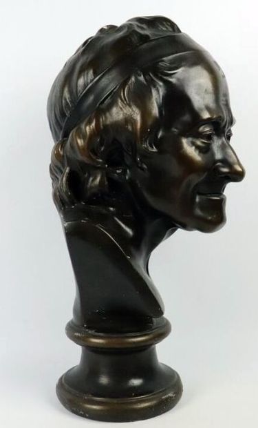 null Buste de Voltaire en plâtre à patine bronze.

Fin du XIXème siècle.

H_50 cm,...