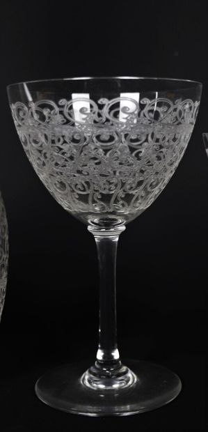 null BACCARAT France. 

Parie de service de verres en cristal, modèle Rohan comprenant...