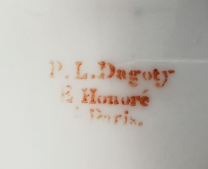 null PARIS, manufature de Dagoty.

Tasse et sa sous-tasse en porcelaine, à décor...