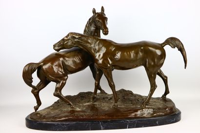 null Pierre-Jules MENE (1810-1879), d'après. 

L'accolade

Bronze à patine brune...