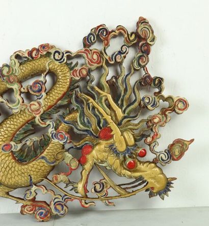 null CHINE.

Paire d'importants motifs ornementaux figurant des dragons en bois sculpté...