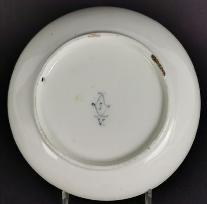 null SEVRES.

Gobelet Bouillard et sa soucoupe en porcelaine à décor de fleurs et...