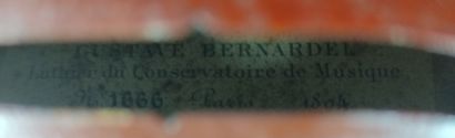null Violon de Gustave BERNARDEL fait à Paris en 1894, numéroté 1666.

Portant étiquette...