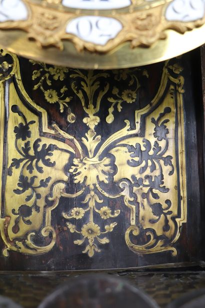 null Important cartel et sa console d'applique en marqueterie d'écaille brune et...