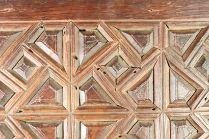 null ORIENT. 

Panneau en bois sculpté à décor parqueté géométrique. 

XIXème siècle.

H_68...