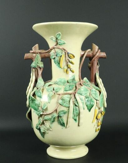 null SAINT HONORE LES BAINS.

Vase à panse renflée et col évasé en faience à décor...