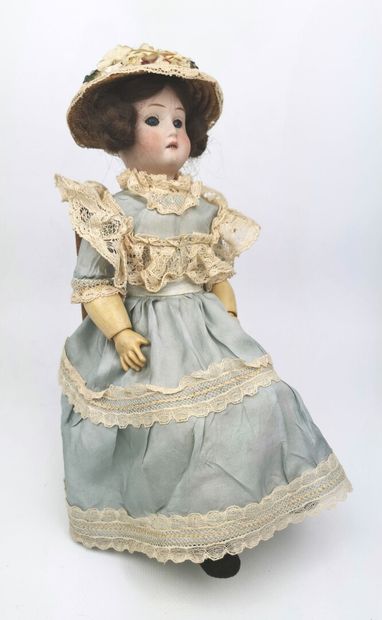 null DEP.

Bisque-headed doll, debossed "1909, DEP, R 10/0 A", with fixed blue eyes...