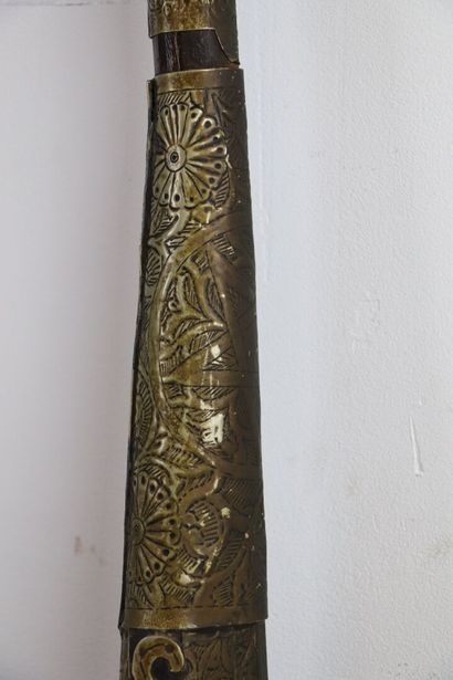 null Fusil Moukala d'Afrique du Nord en bois, métal et os.

L_156 cm