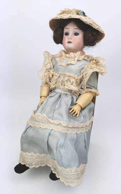 null DEP.

Bisque-headed doll, debossed "1909, DEP, R 10/0 A", with fixed blue eyes...