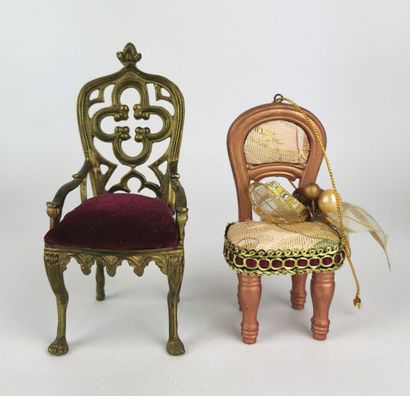 null Meeting of doll furniture including :

- pair of Napoleon III style sofas upholstered...