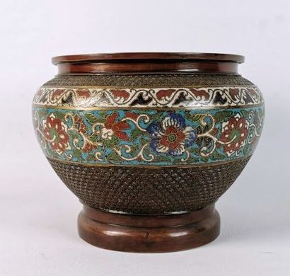 null JAPON, période Meiji (1868-1912).

Vase ou cache-pot à large panse en bronze...