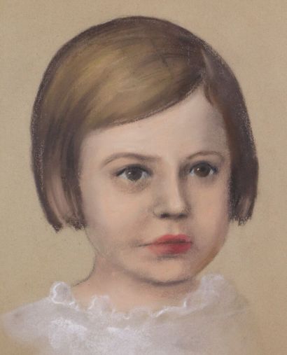 null Ecole française du XXème siècle. 

Portrait d'enfant. 

Pastel sur papier, signé...