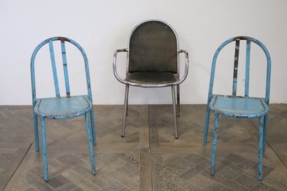 null Robert MALLET-STEVENS (1886-1945).

Two blue relaquered chairs and an armchair.

H_83...