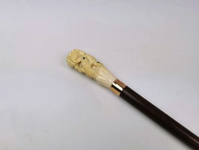null JAPON, période Meiji (1868-1912)

Canne à pommeau en ivoire à décor de trois...